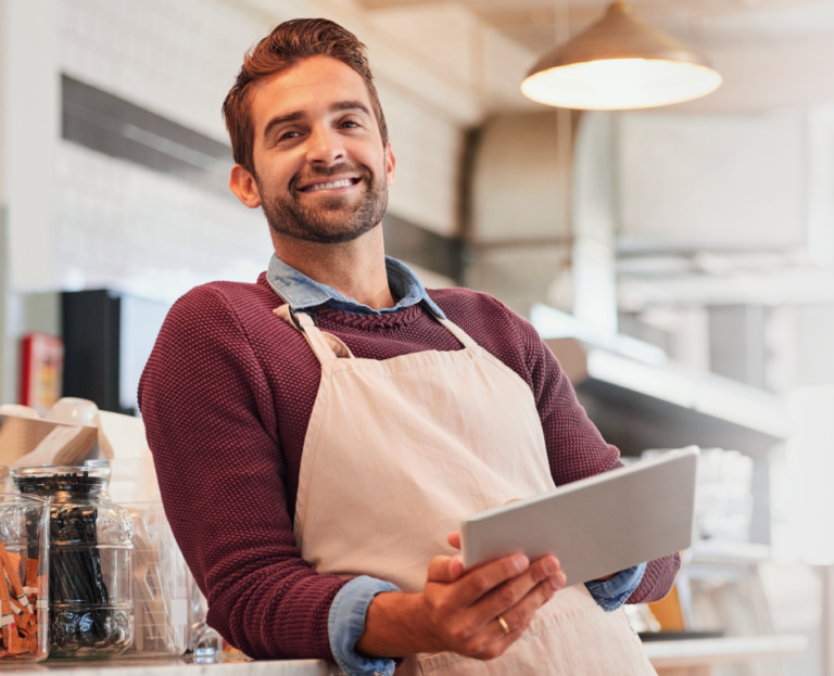 En respuesta a los desafíos del comercio minorista en Gran Canaria, la Cámara de Comercio lanza un programa piloto gratuito de asesoramiento personalizado para impulsar la transformación digital de las empresas. El comercio minorista se enfrenta a cambios significativos, con la reducción de ventas tras la pandemia y la competencia con grandes empresas de comercio electrónico. Adaptarse a los avances tecnológicos es crucial para que las empresas sean más competitivas.